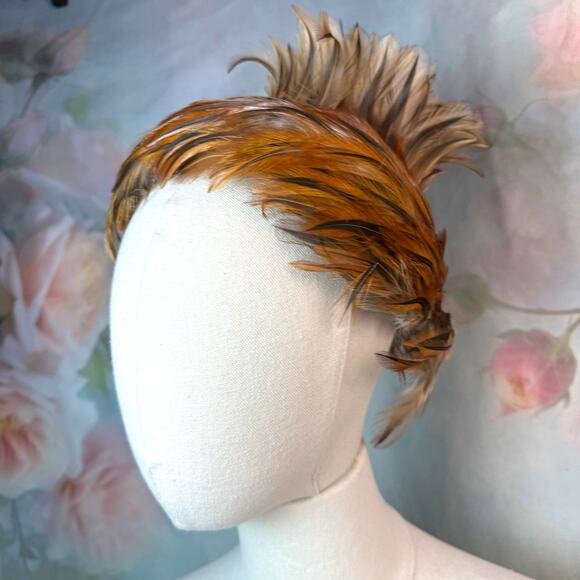 Vintage Evelyn Varon Exclusive Avant Garde Pheasant Feather Domed Hat - Picture 1 of 5